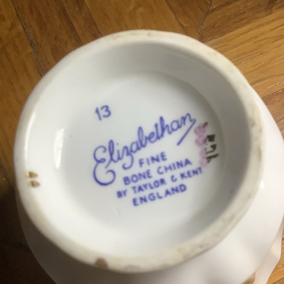 Taylor and Kent England Elizabethan Fine Bone China Teacup and Saucer - Picture 13 of 13